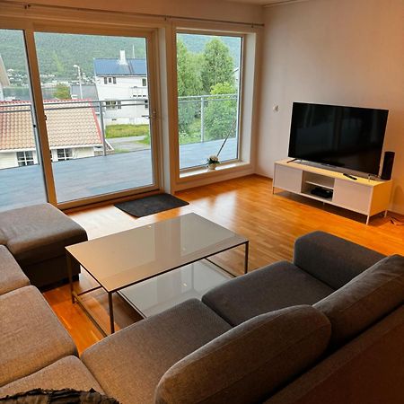 Sentral Leilighet Med Fantastisk Utsikt Tromsø Esterno foto